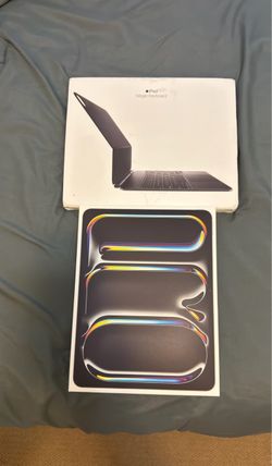 New in box M5 iPad Pro 13” WiFi + Cellular AND Magic Keyboard 13” . Space Black -
