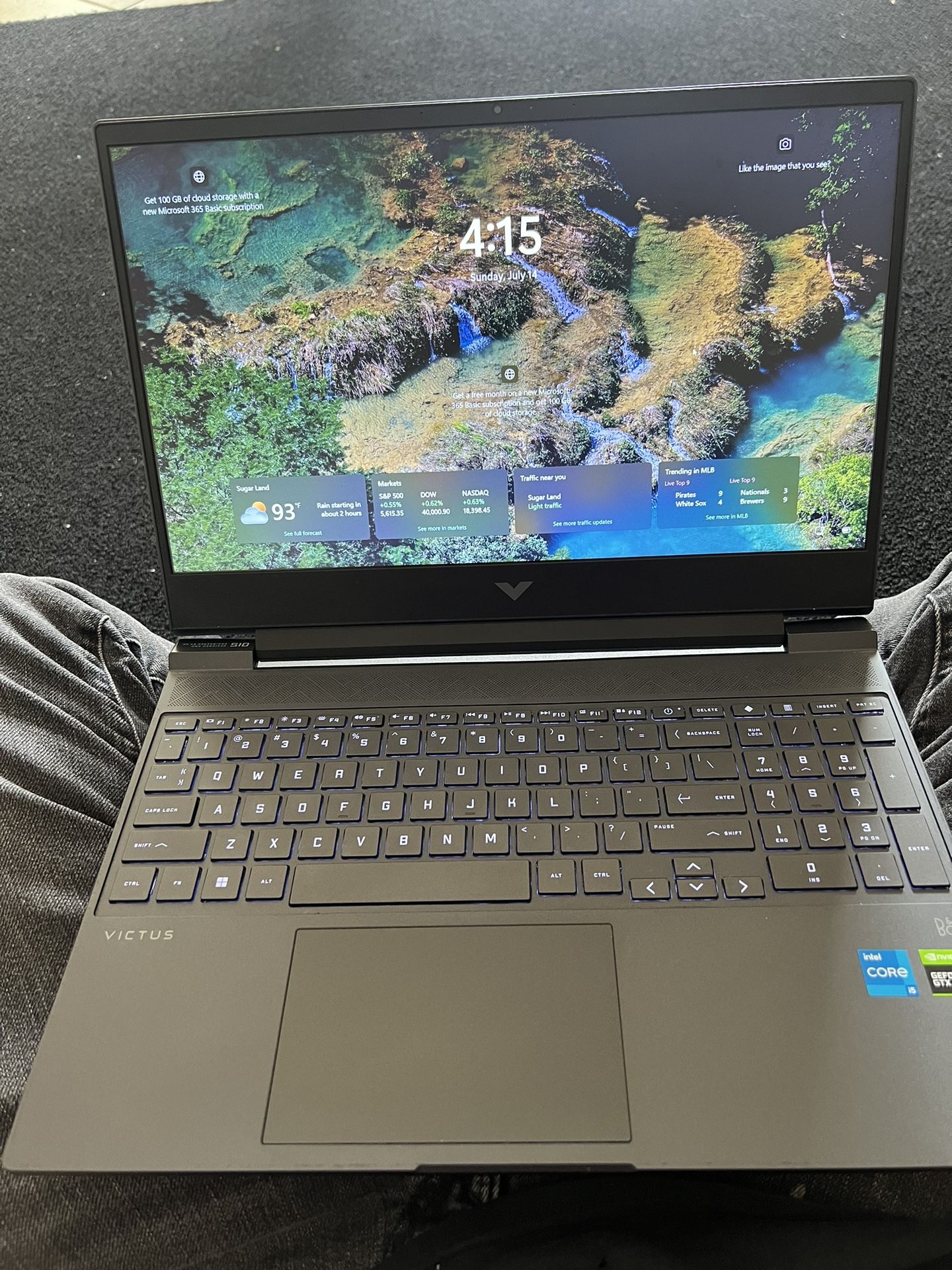 HP VICTUS 15 fa000(GAMING LAPTOP)