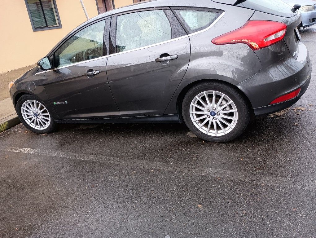 2015 EV FORD FOCUS
