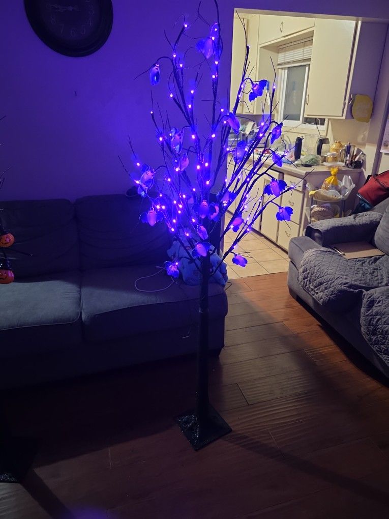Spooky Halloween Tree