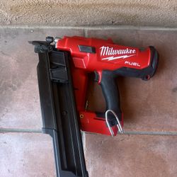 Milwaukee M18 FUEL 3-1/2 in. 18-Volt 21-Degree Lithium-Ion Brushless Cordless Framing Nailer