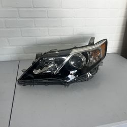 2012-2014 Toyota Camry SE Left Driver Side Headlight