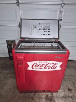 Vintage red Coca-Cola vending machine IT WORKS!