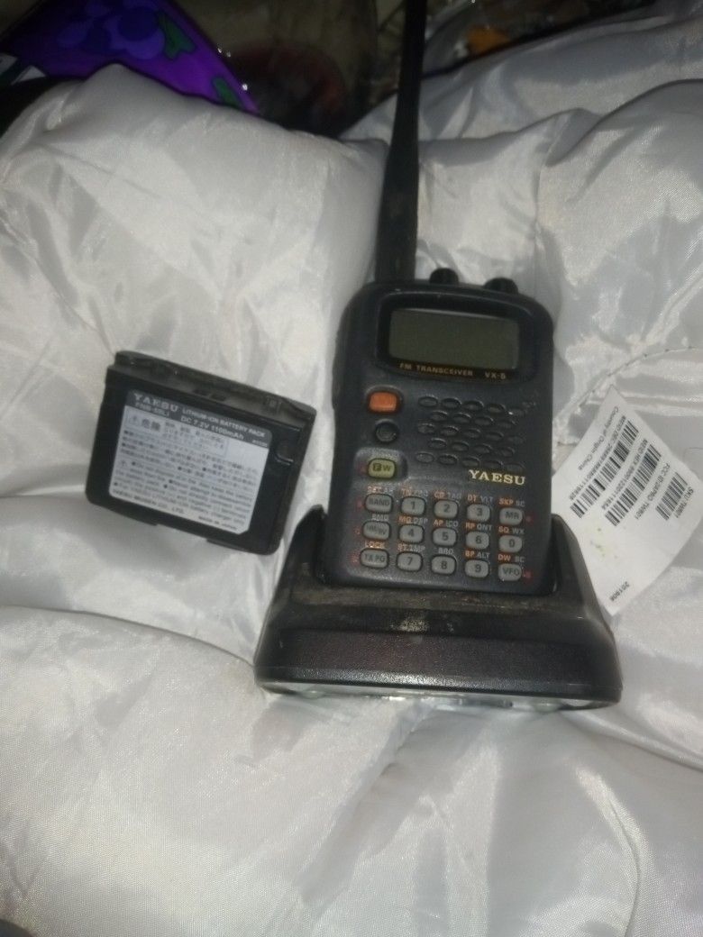 Yaesu Vx-5r Triple Band Ham Radio