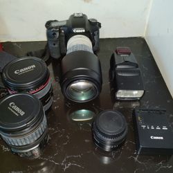  Canon EOS 7D Camera (DS126251) and Bag