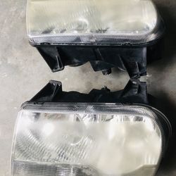 2007 Chrysler Head light