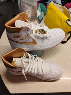 Jordan 1 white and gold size 10