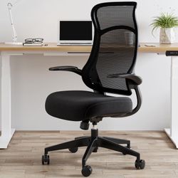 NEW IN BOX - Comfy Office Chair Black 
