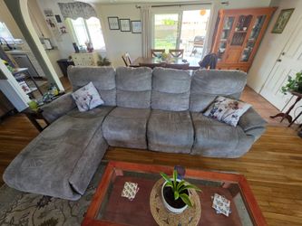 Lazy Boy Couch with Power and manual Reclinee