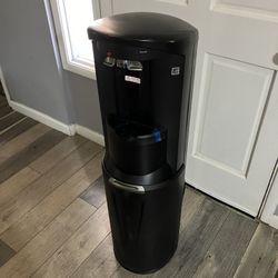 Crystal Mountain STF-M2KHK1C Storm Bottom Load Cooler H/C