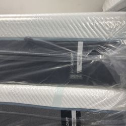 Tempurpedic Queen Mattress