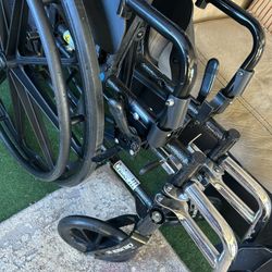 Wheelchair - 18” Seat Width Drive Medical Cruiser 3 Wheelchair With/ Footrests 