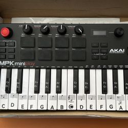 AKAI Professional MPK Mini Play (like new)