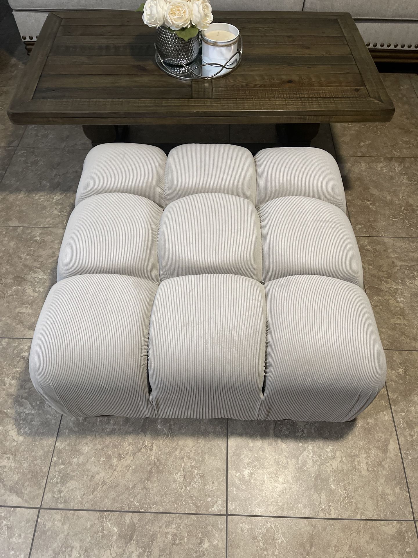 Ottoman/coffee Table