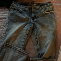 size 6 y2k flared jean 