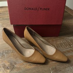 Women’s Sz 9.5 Donald Pliner $20 Or Best Offer
