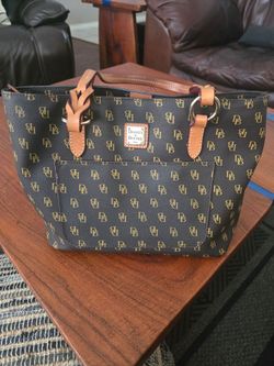 Dooney & Bourke Blakely Tammy tote features a distinctive brown monogram pattern and tan leather https://offerup.com/redirect/?o=dHJpbS5EZXNpZ24=: The