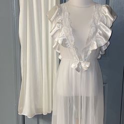 Val Mode Vintage Nylon Lace, Waffles Satin Trim Ivory Nightgown & Robe Set . 