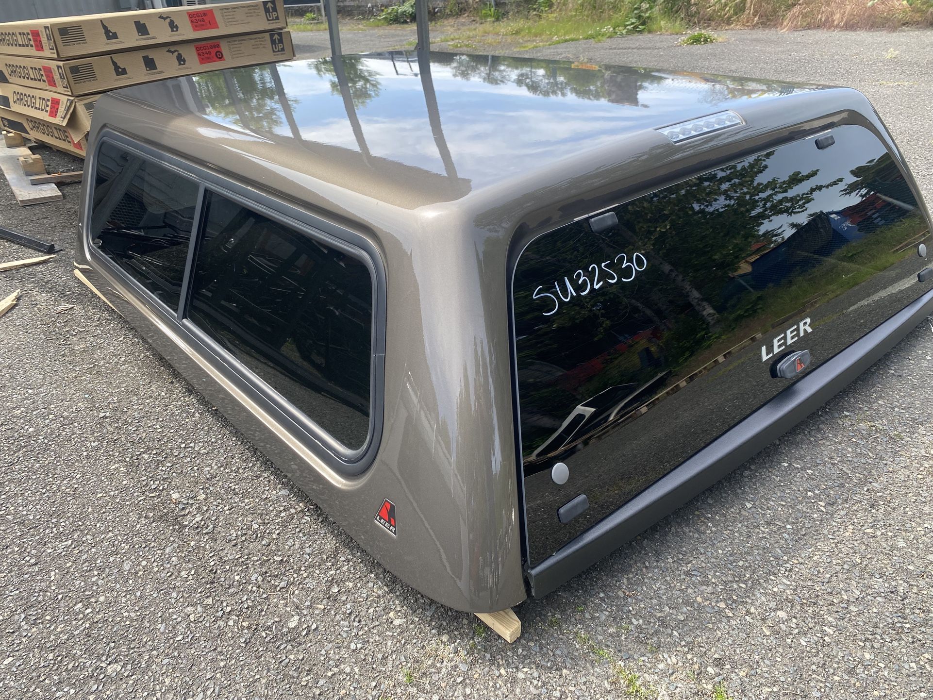 USED LEER CANOPY FOR 14-18 CHEVY/GMC 6’6 BED