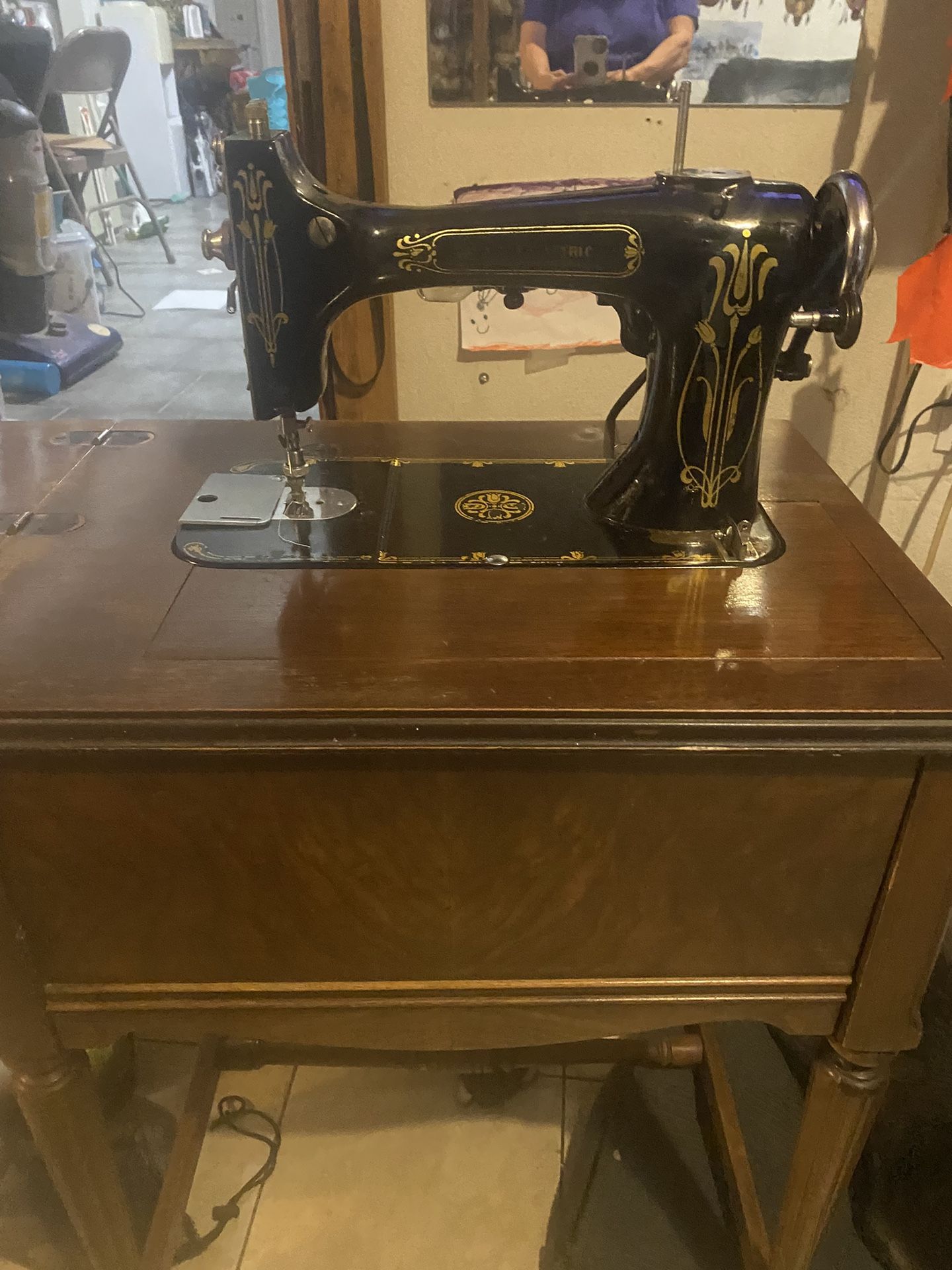 Damascus electric 1920 sewing machine