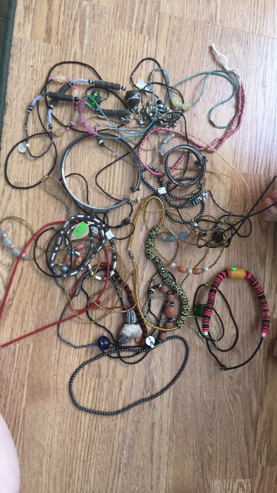 35 Pieces of accessories and jewelry