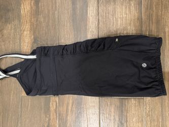 Lulu lemon women small (67 ave and happy valley) 