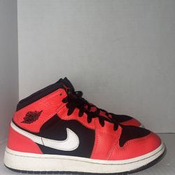 Nike Air Jordan 1 Mid GS Infrared 23 