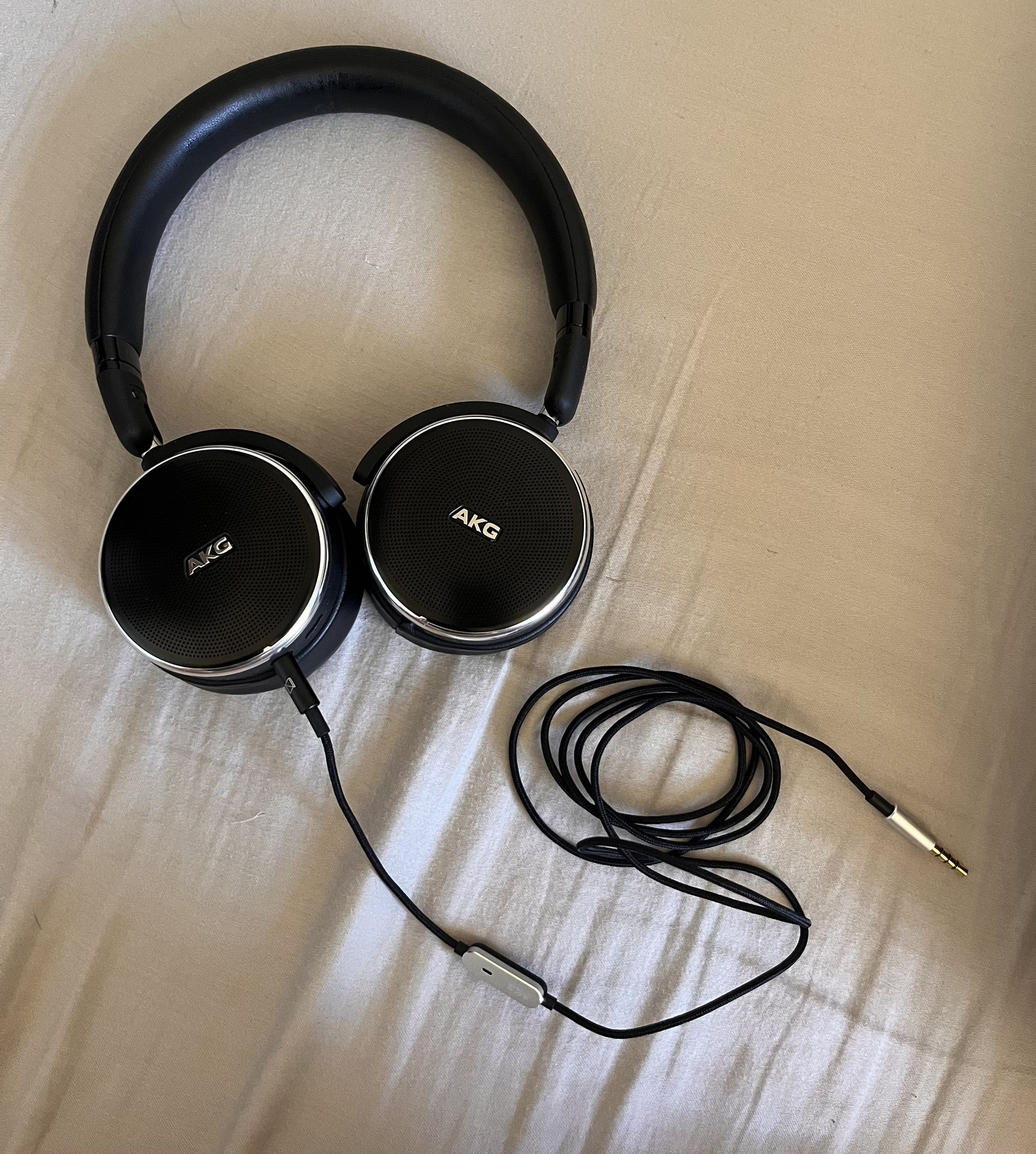 AKG N60 NC Wireless & Noise Cancelling Headphones