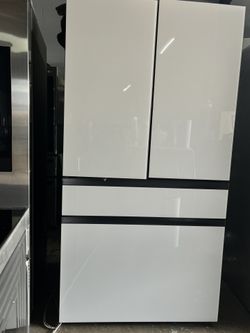 Samsung - 36 in. Wide BESPOKE 29 cu. ft. 4-Door French Door Smart Refrigerator with Beverage Center - White Glass