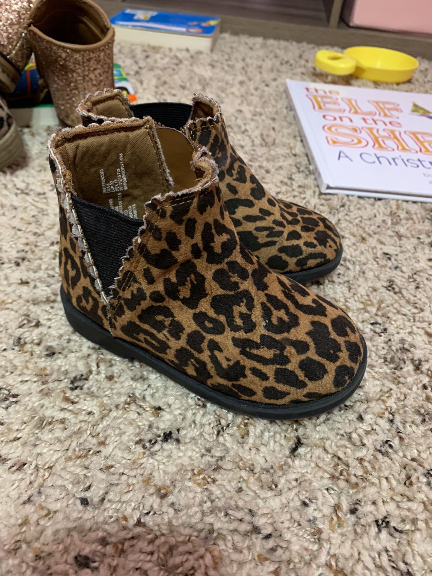 Girls cheetah boots