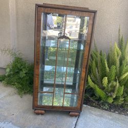 Selling A Vintage Glass Curio Display Cabinet One Door Glass Cracked 
