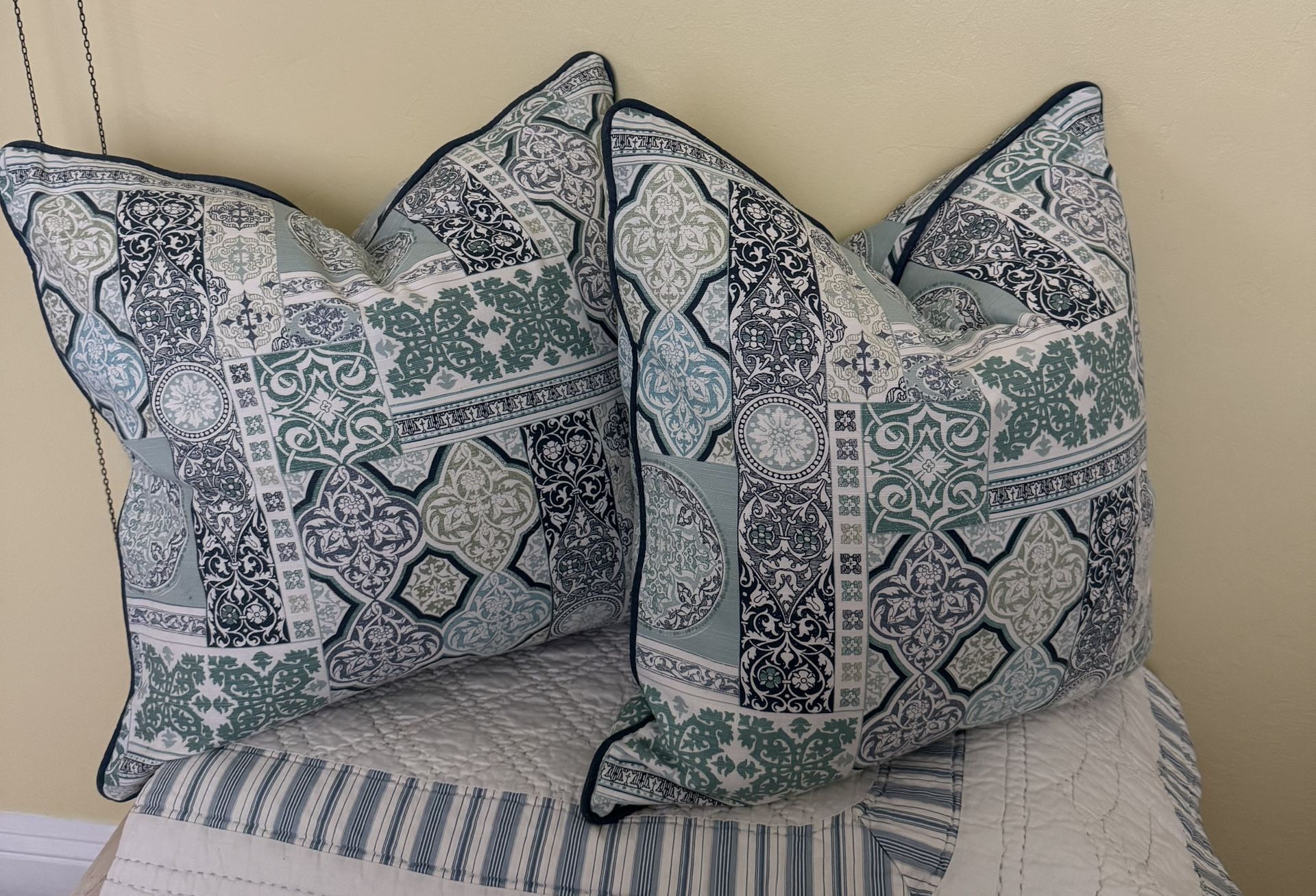 Indoor / Outdoor Throw Pillows
