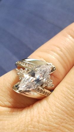 Women's wedding engagement promises ring