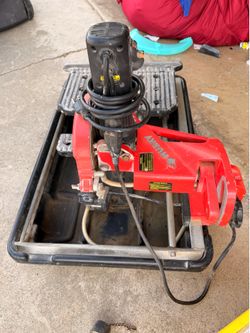 Husky THD950L 7-inch wet tile saw.