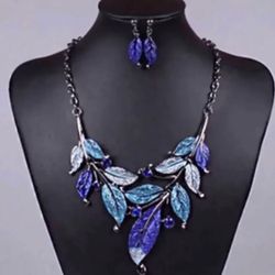 Vintage Style Enamel Pretty Leaf Jewelry Set