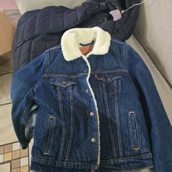Levis sherpa trucker jacket 