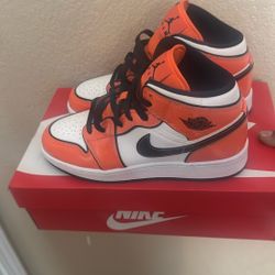 Nike 1 S Size 5.5 Y, Foam Runners Yeezys Size 9