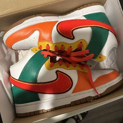 High top Dunks Size 7