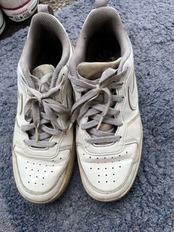 Nike white 9 ruining shoes