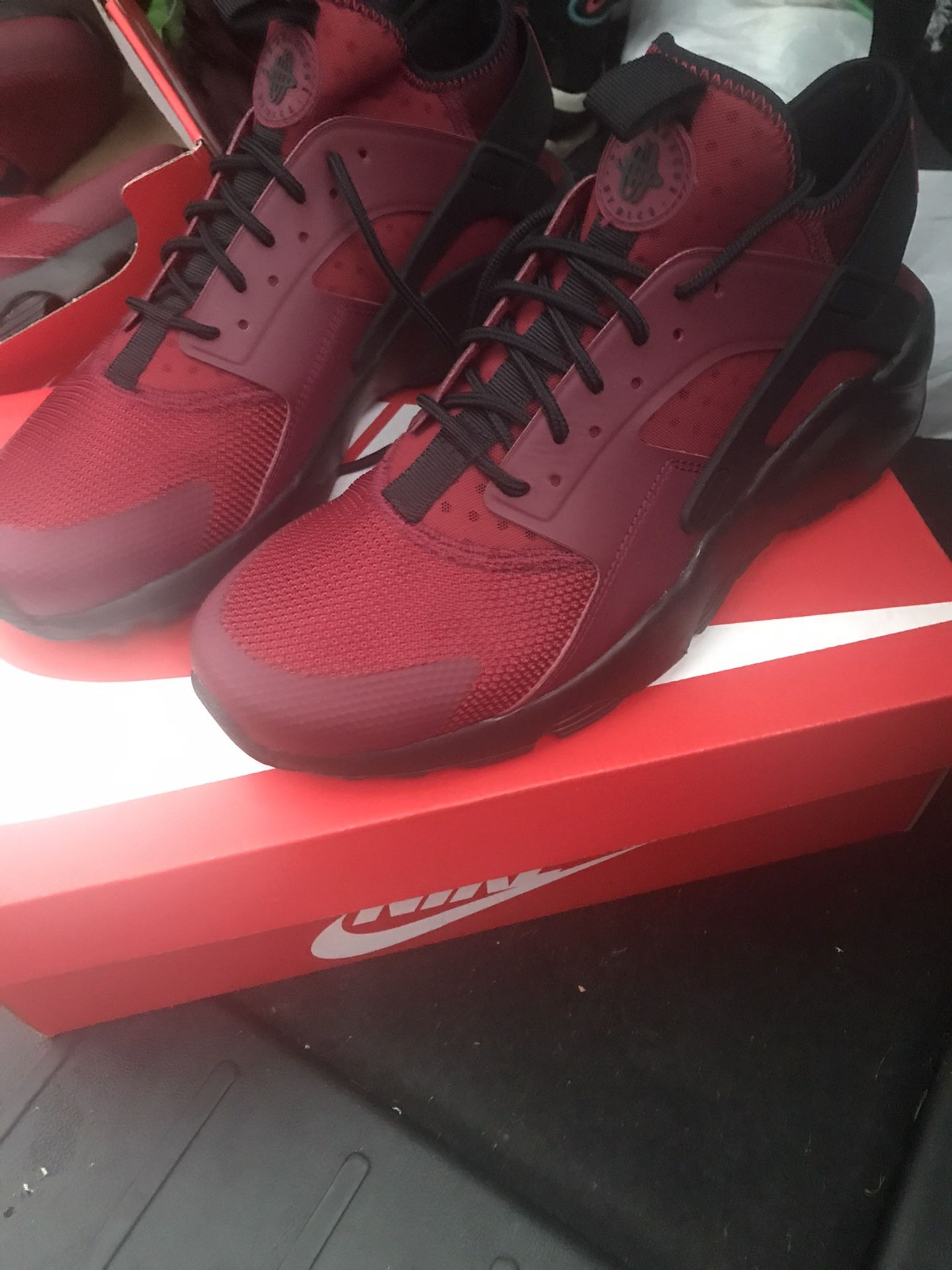 Nike Huarache Run ultra (BRAND NEW) size