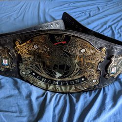 WWE  Championship belt SIGNED by various wrestlers Stone Cold Bret Hart Y2J