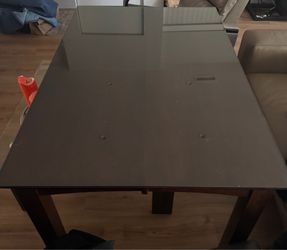 Dining table, excellent condition, real wood, 36x54 expandable up to 54x54 to accommodate 8 people