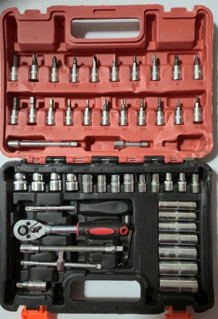 Socket Wrench 53 Pieces Set Drive Socket Set with 1/4 Inch Ratcheting Wrench Plastic Storage Case, brand new