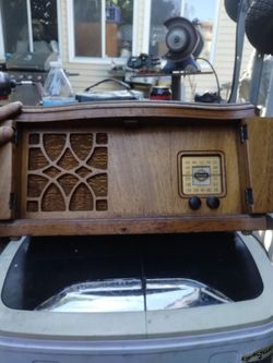 Brunswick Vintage Wooden Tube Radio
