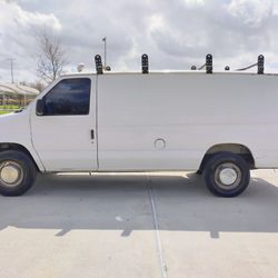2004 Ford  E 250 