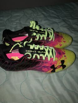Brand NewSize 8 Under Armor Cleats (Don’t Blink )