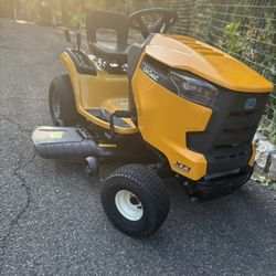 Cub Cadet Ride On Lawn Mower 
