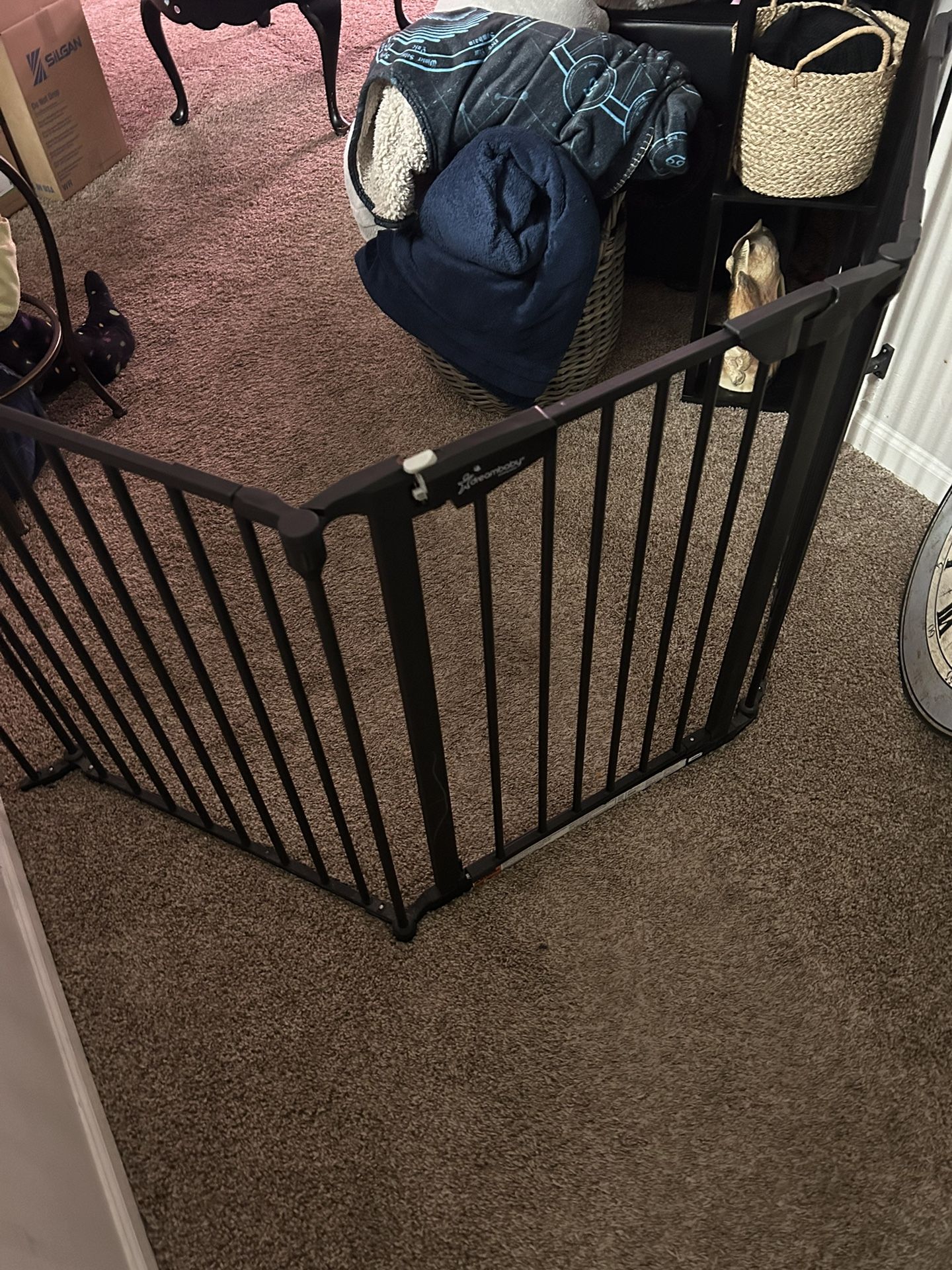 Adjustable Baby Gate 