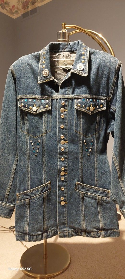 WEEKEND PRICE DROP! $12.00! VINTAGE JEANS JACKET WITH STUDS & JEWELS, Sz M.