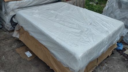 Memory Foam Queen Size Mattress (Mattress Only)